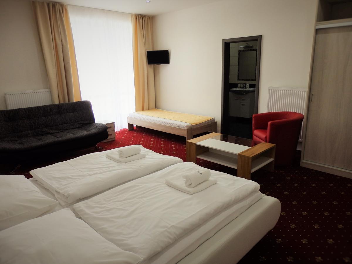 Rezidence Holsin Hotel Holsiny ภายนอก รูปภาพ