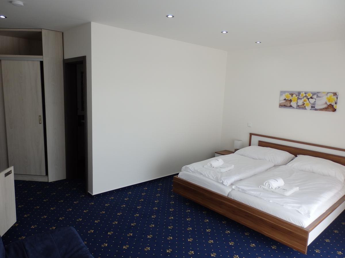 Rezidence Holsin Hotel Holsiny ภายนอก รูปภาพ